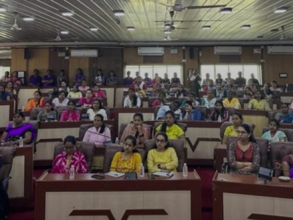 (WINGS distributes 3400+ water filters in Bawari District, Madhya Pradesh.)